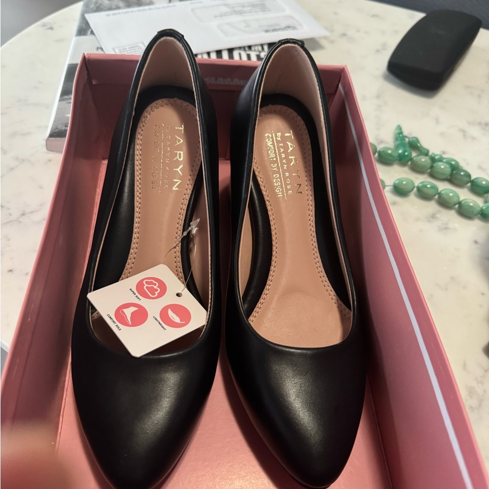 New your stack and box black shoe size 6